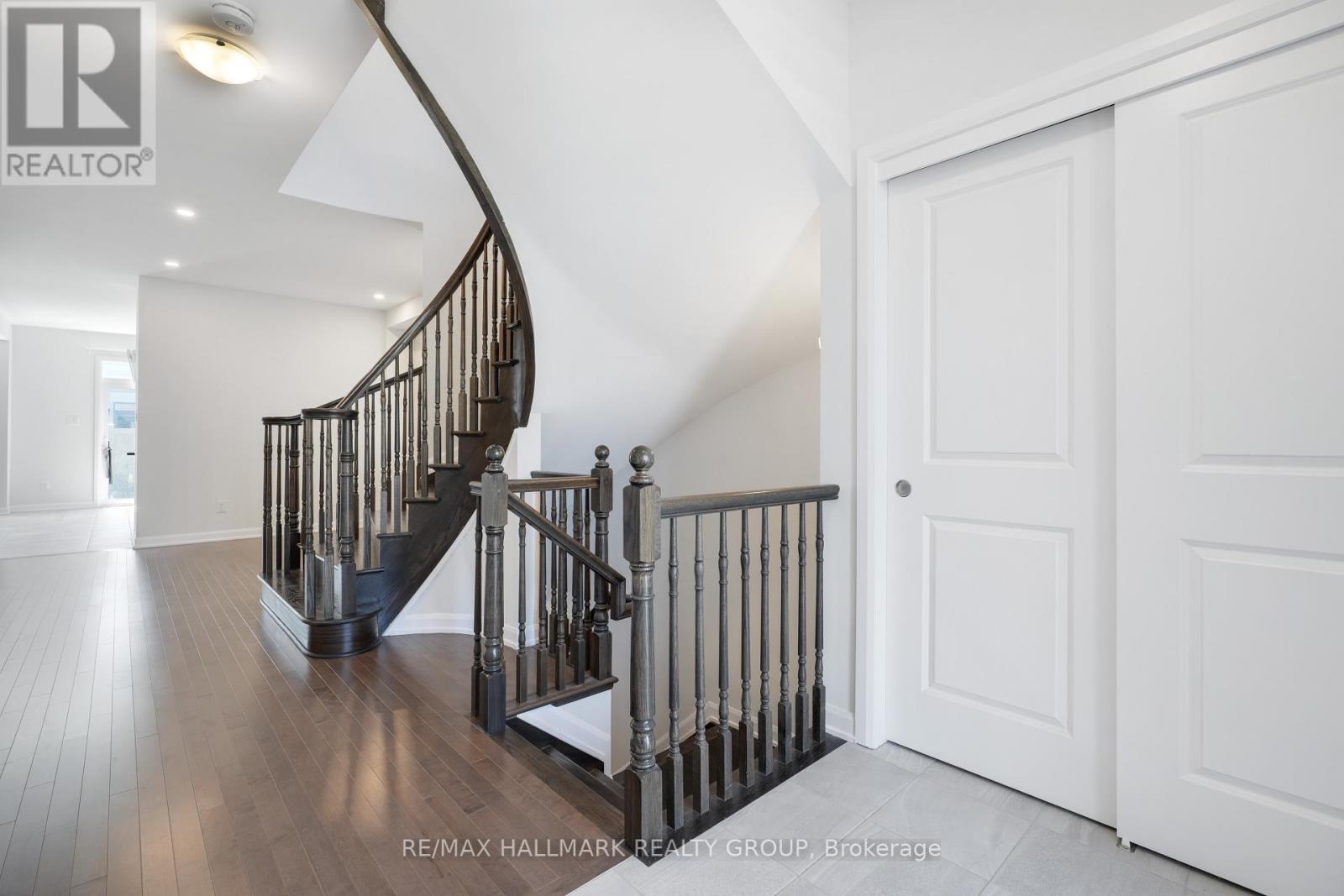 68 Ralph Erfle Way, Ottawa, Ontario  K2J 6V5 - Photo 3 - X12360066