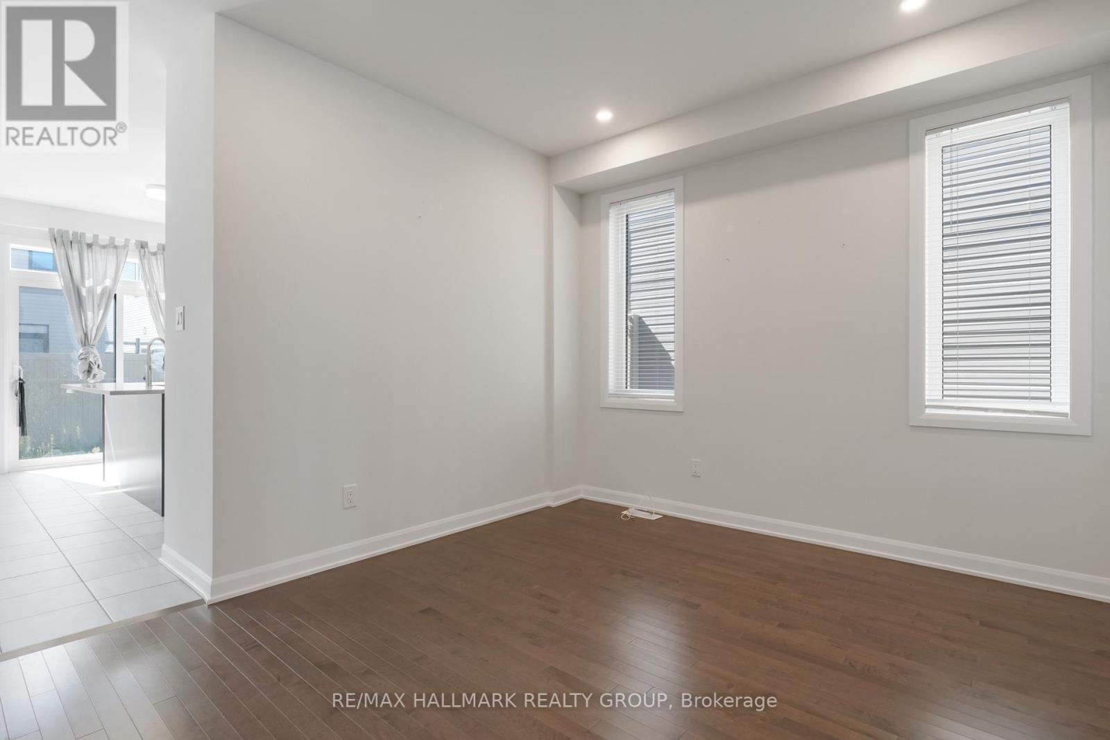 68 Ralph Erfle Way, Ottawa, Ontario  K2J 6V5 - Photo 5 - X12360066