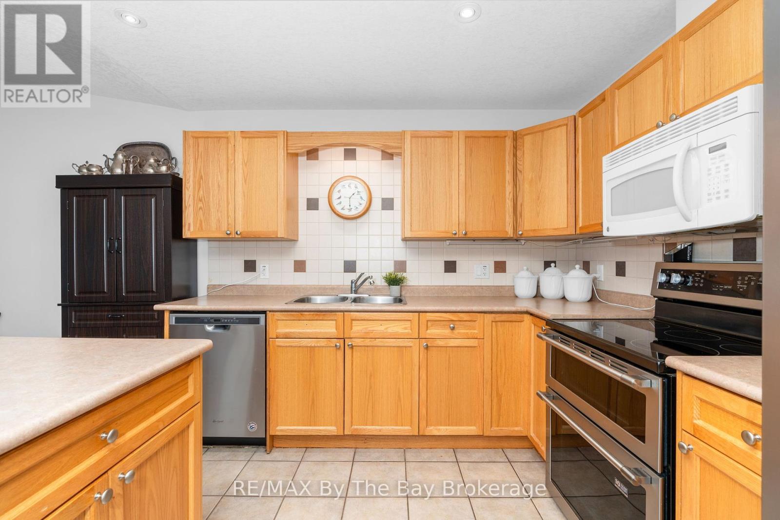 29 Meadow Lane, Wasaga Beach, Ontario  L9Z 0A4 - Photo 10 - S12359976
