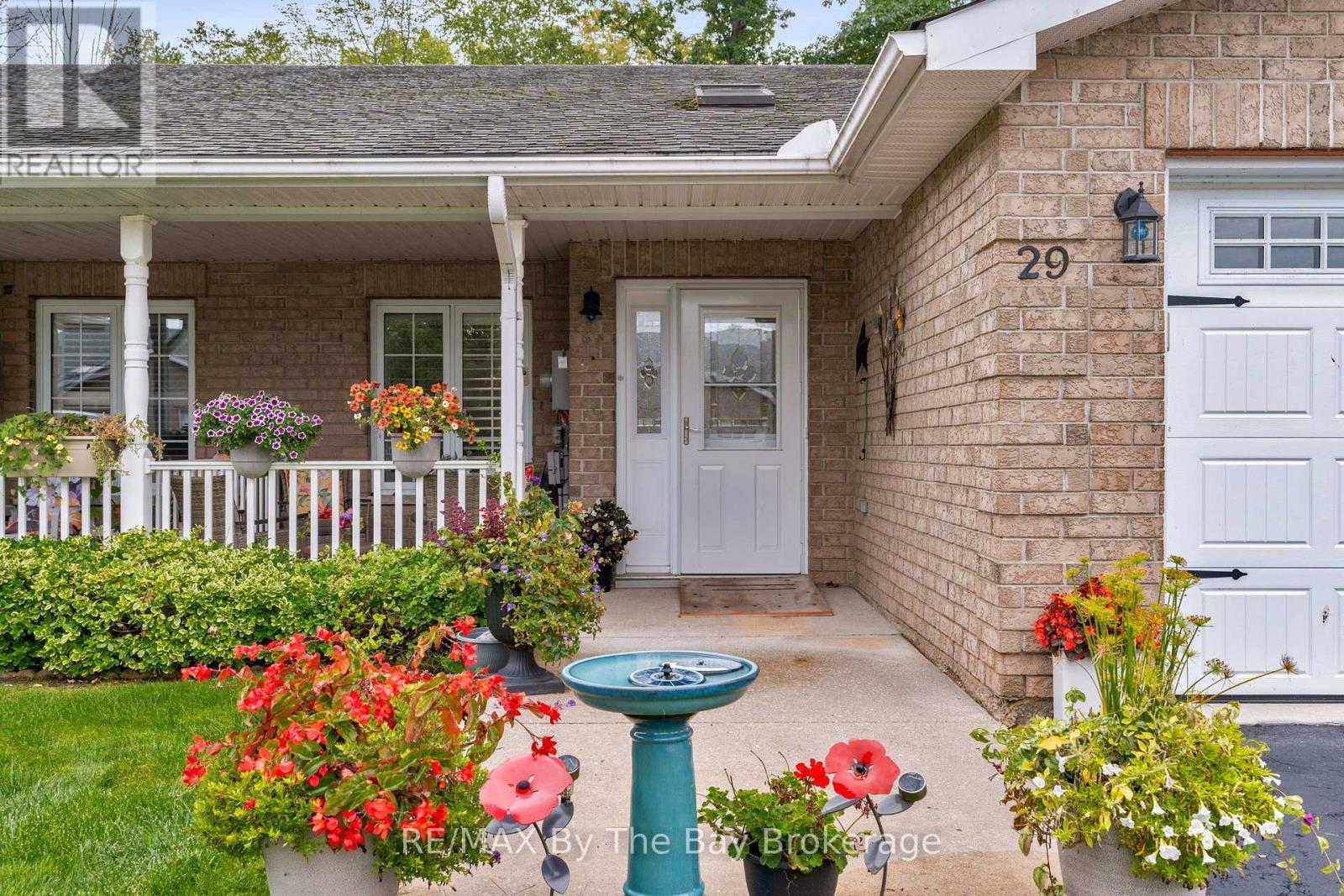 29 Meadow Lane, Wasaga Beach, Ontario  L9Z 0A4 - Photo 4 - S12359976