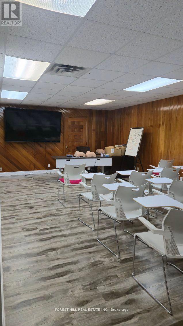2nd Floor - 44 Queen Street E, Brampton, Ontario  L6V 1A2 - Photo 10 - W12359958