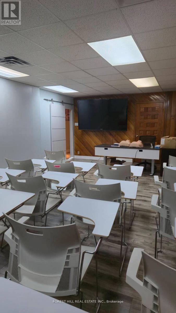 2nd Floor - 44 Queen Street E, Brampton, Ontario  L6V 1A2 - Photo 22 - W12359958