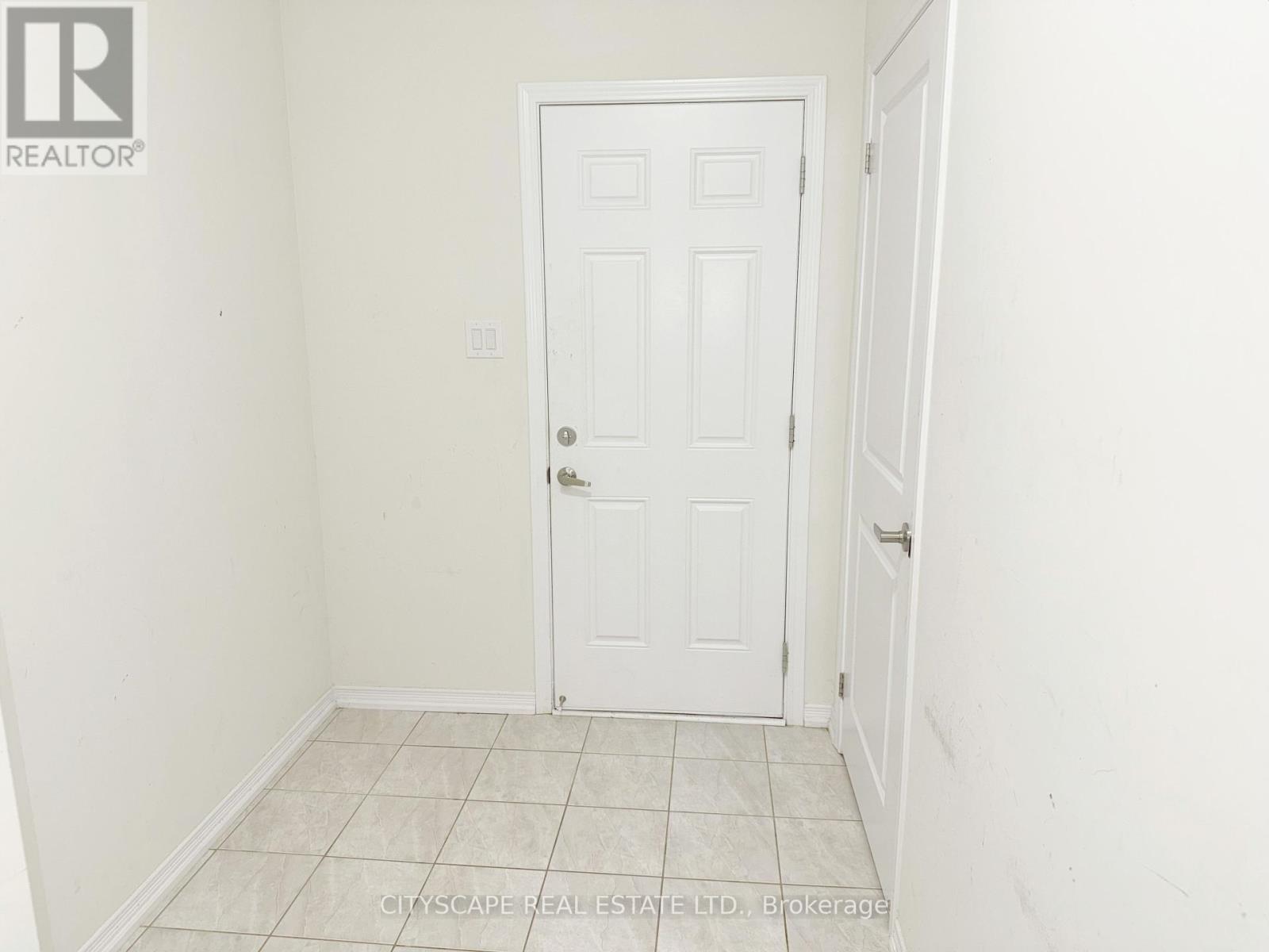 8659 Chickory Trail, Niagara Falls, Ontario  L2H 3S5 - Photo 11 - X12359956