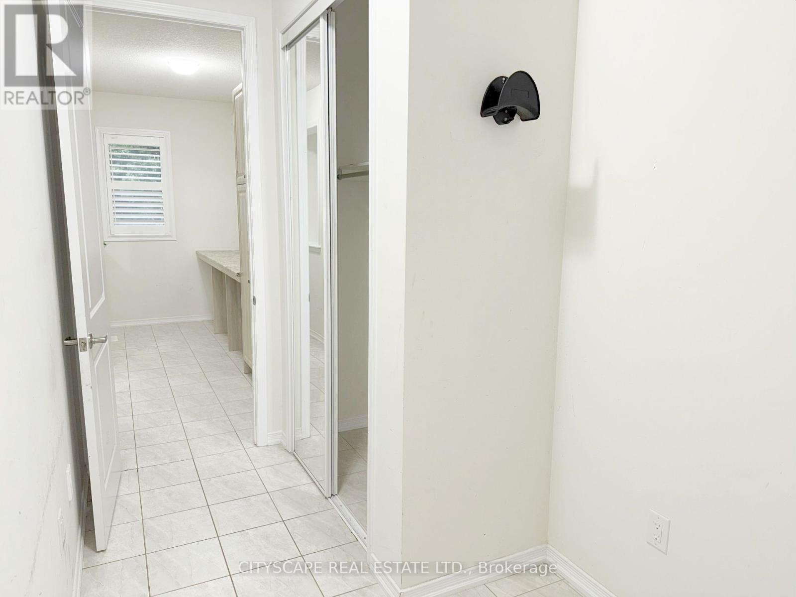 8659 Chickory Trail, Niagara Falls, Ontario  L2H 3S5 - Photo 12 - X12359956