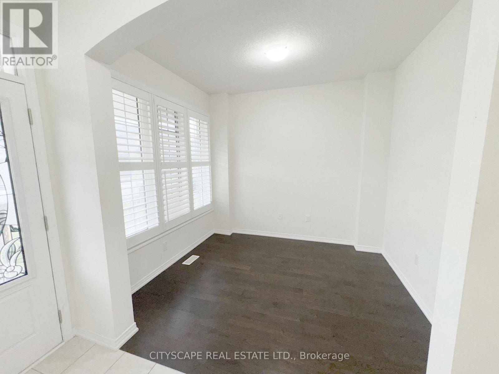 8659 Chickory Trail, Niagara Falls, Ontario  L2H 3S5 - Photo 4 - X12359956