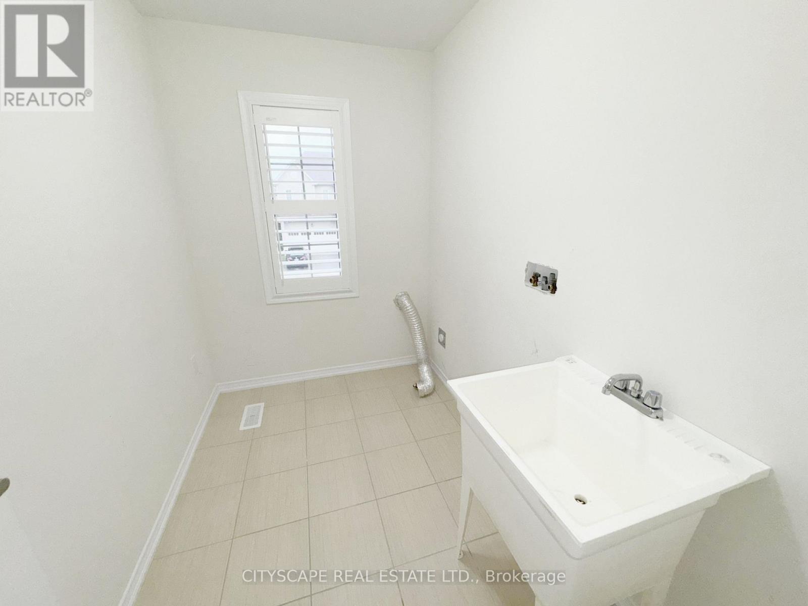 8659 Chickory Trail, Niagara Falls, Ontario  L2H 3S5 - Photo 40 - X12359956