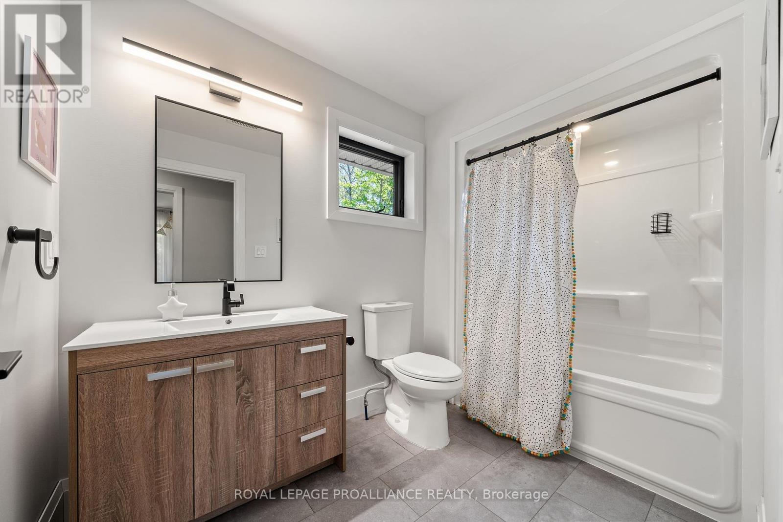21514 Loyalist Parkway, Prince Edward County, Ontario  K0K 1L0 - Photo 35 - X12360034