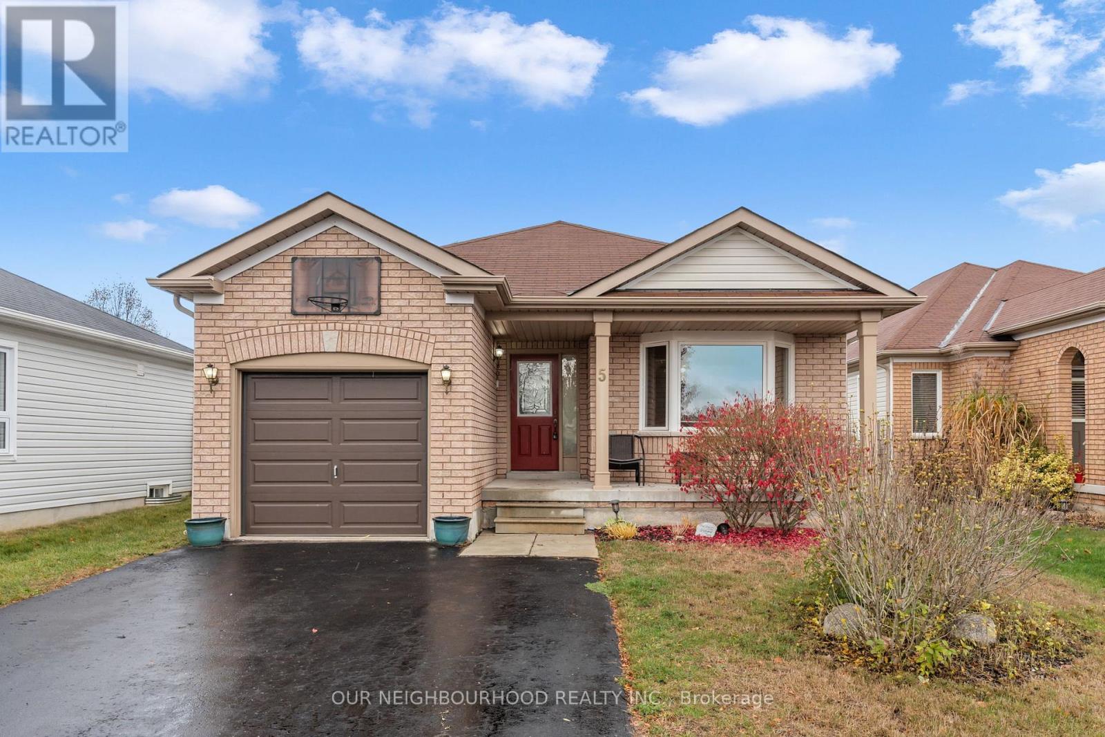 5 Snell Court, Port Hope, Ontario L1A 0A6 - Photo 1 - X12360040