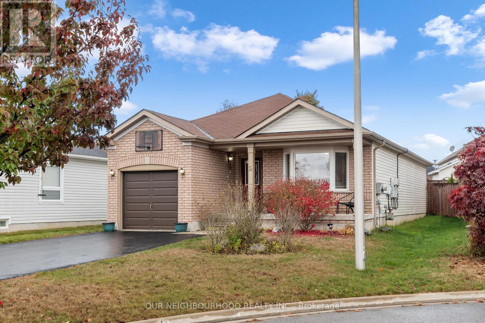 5 Snell Court, Port Hope, Ontario L1A 0A6 - Photo 4 - X12360040