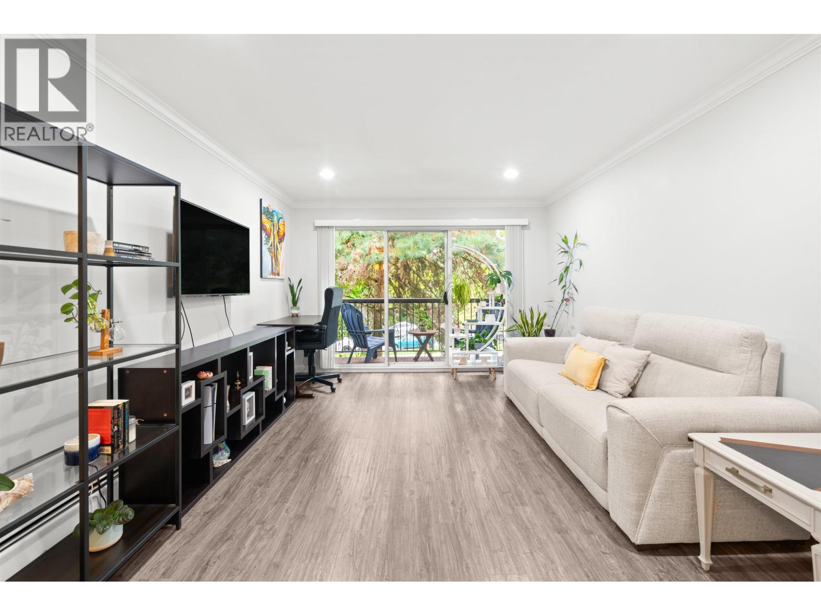 402 428 AGNES STREET, New Westminster, British Columbia