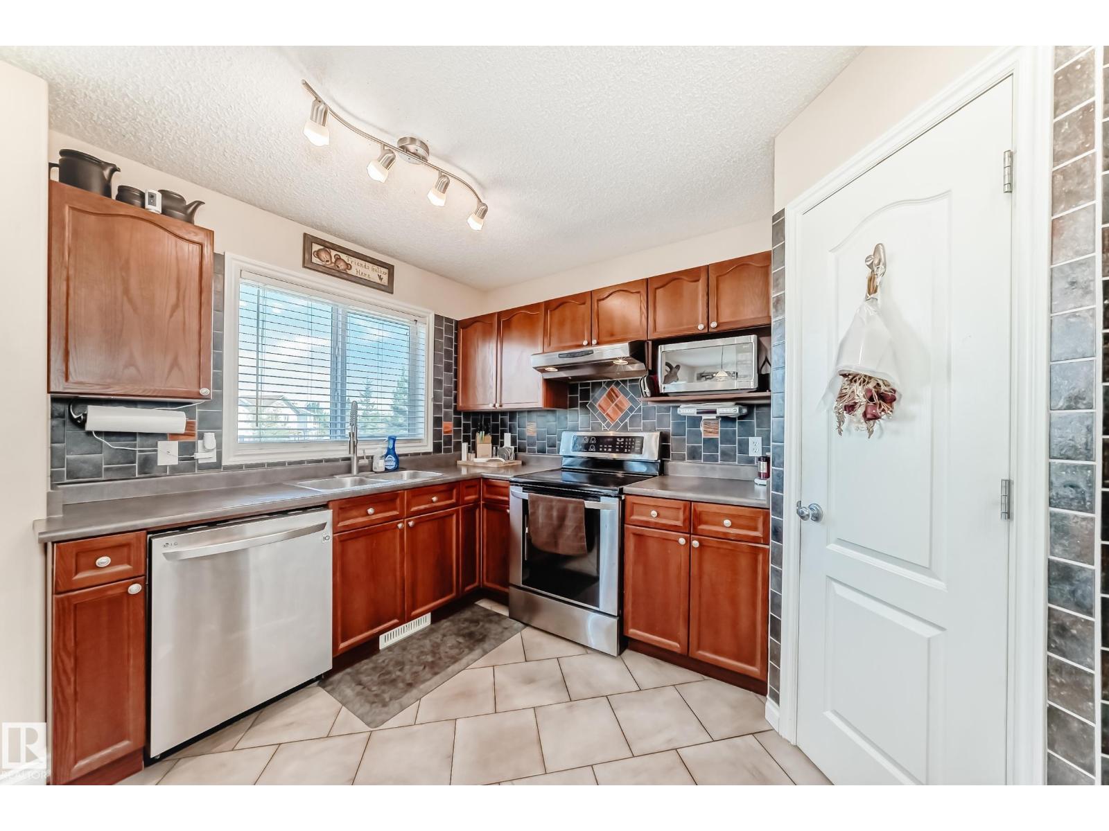 30 Douglas Cr, Leduc, Alberta  T9E 8P4 - Photo 3 - E4454334