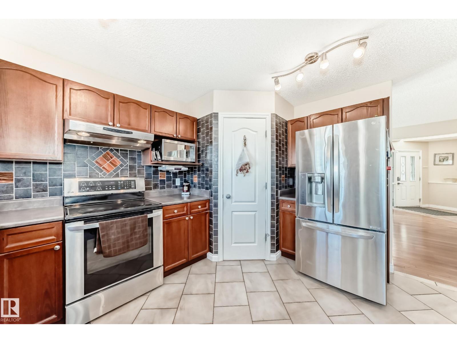 30 Douglas Cr, Leduc, Alberta  T9E 8P4 - Photo 5 - E4454334