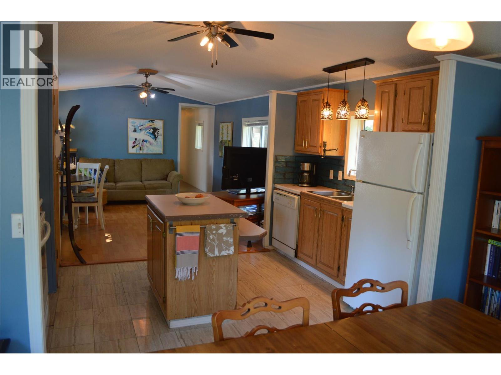 2021 Fife Road, Christina Lake, British Columbia  V0H 1E3 - Photo 11 - 10360289