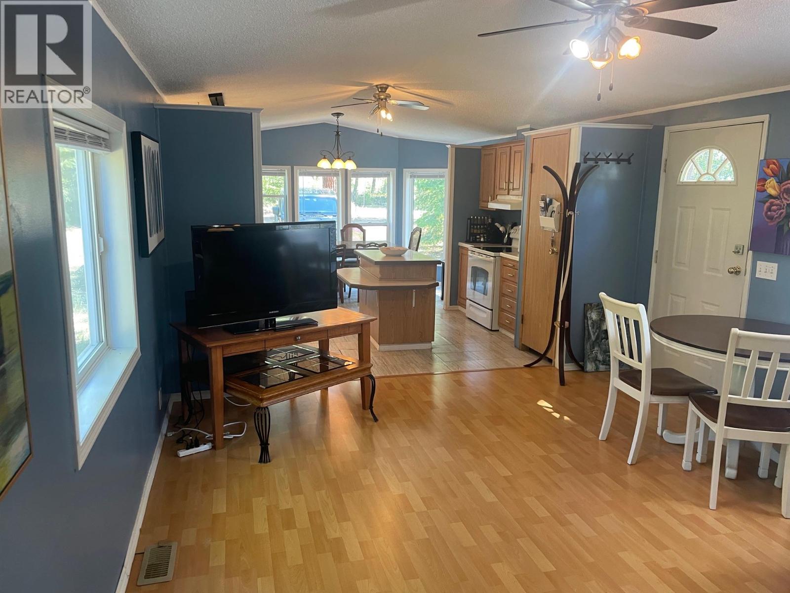 2021 Fife Road, Christina Lake, British Columbia  V0H 1E3 - Photo 18 - 10360289