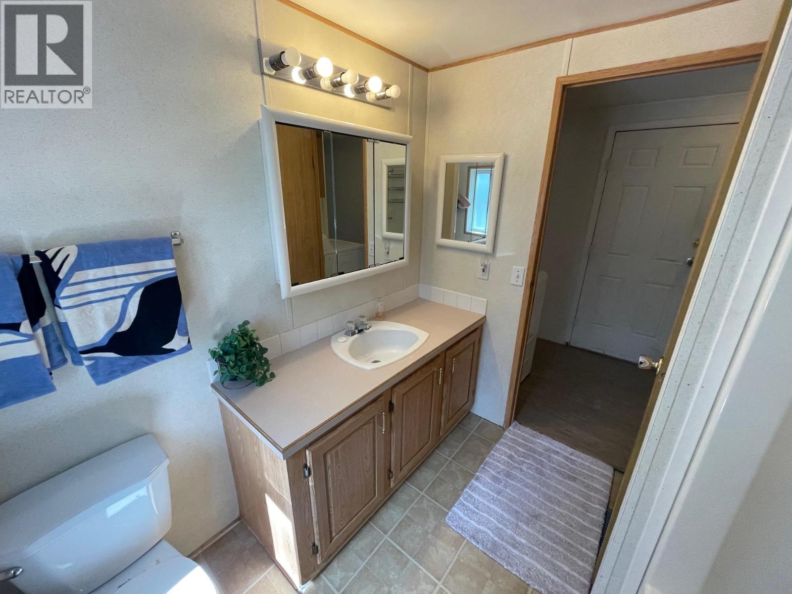 2021 Fife Road, Christina Lake, British Columbia  V0H 1E3 - Photo 26 - 10360289