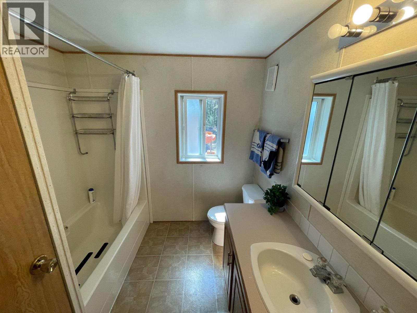 2021 Fife Road, Christina Lake, British Columbia  V0H 1E3 - Photo 27 - 10360289