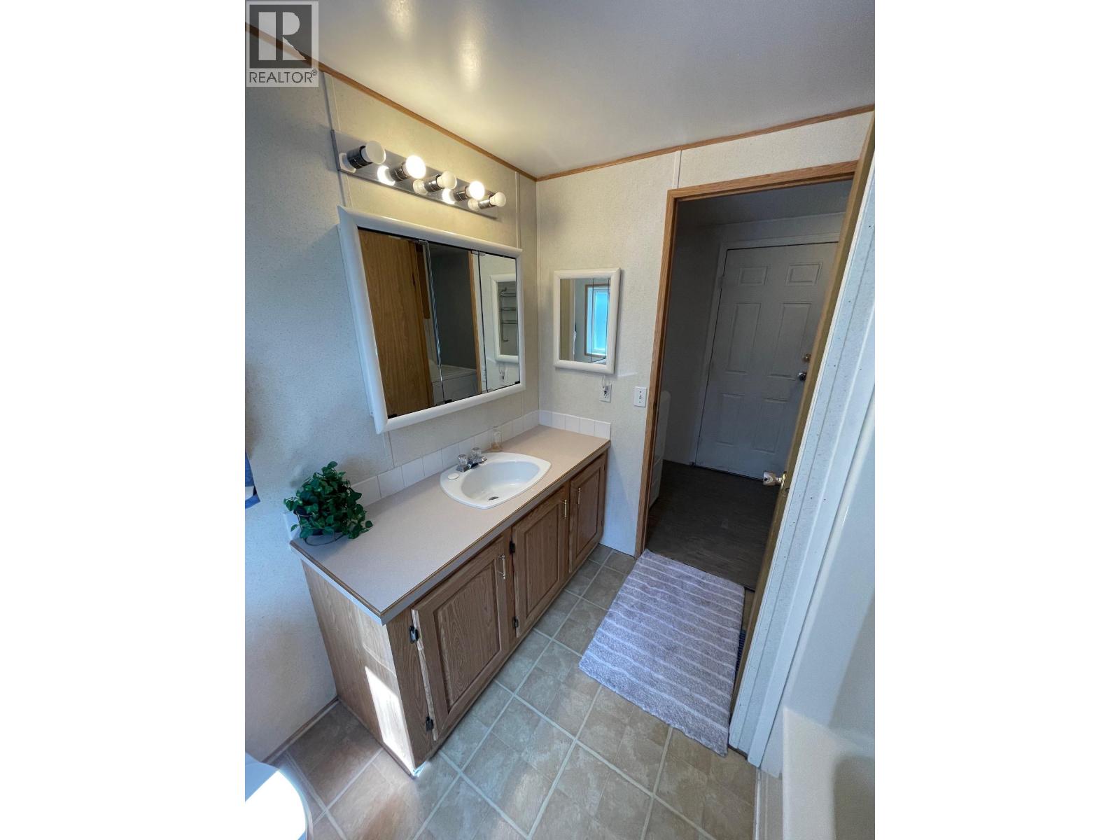 2021 Fife Road, Christina Lake, British Columbia  V0H 1E3 - Photo 28 - 10360289