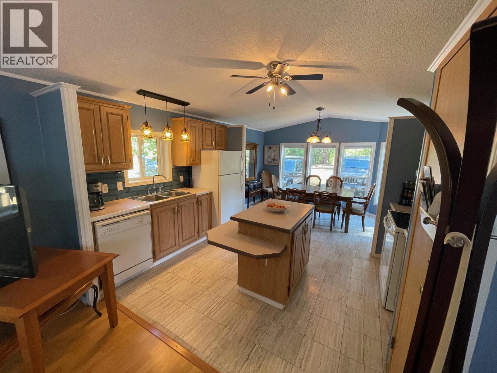 2021 Fife Road, Christina Lake, British Columbia  V0H 1E3 - Photo 4 - 10360289