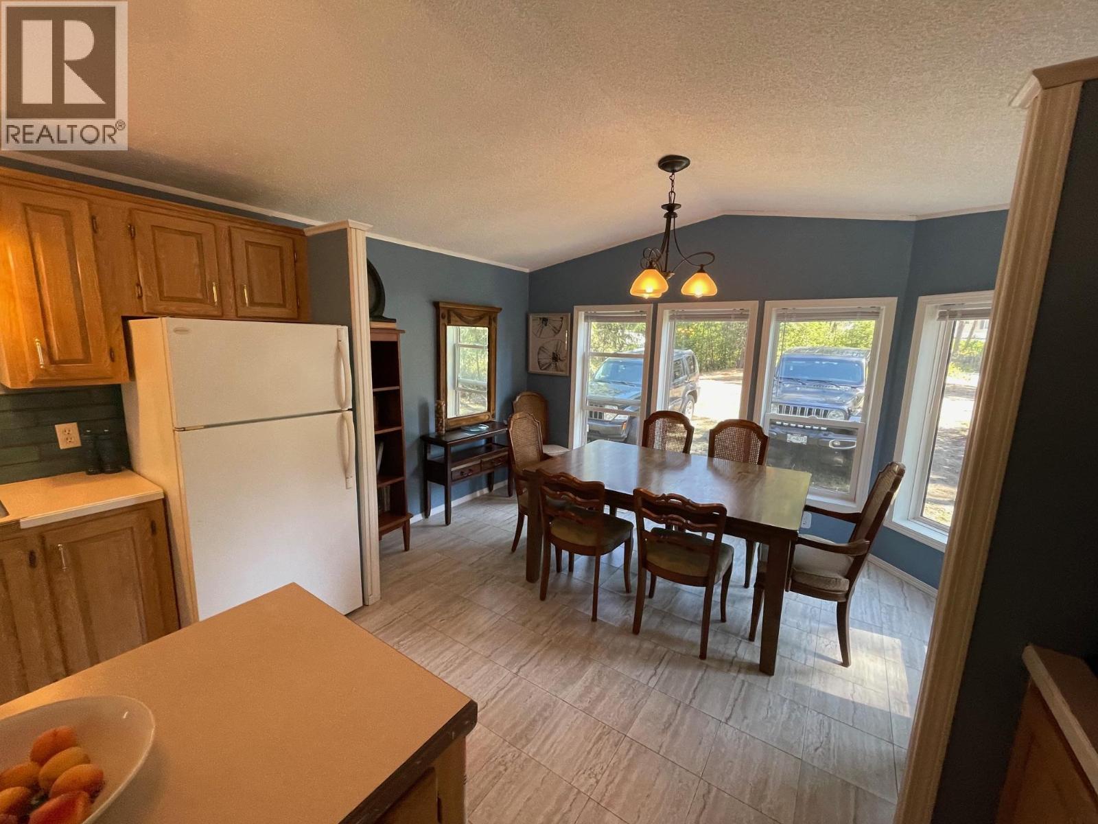 2021 Fife Road, Christina Lake, British Columbia  V0H 1E3 - Photo 5 - 10360289