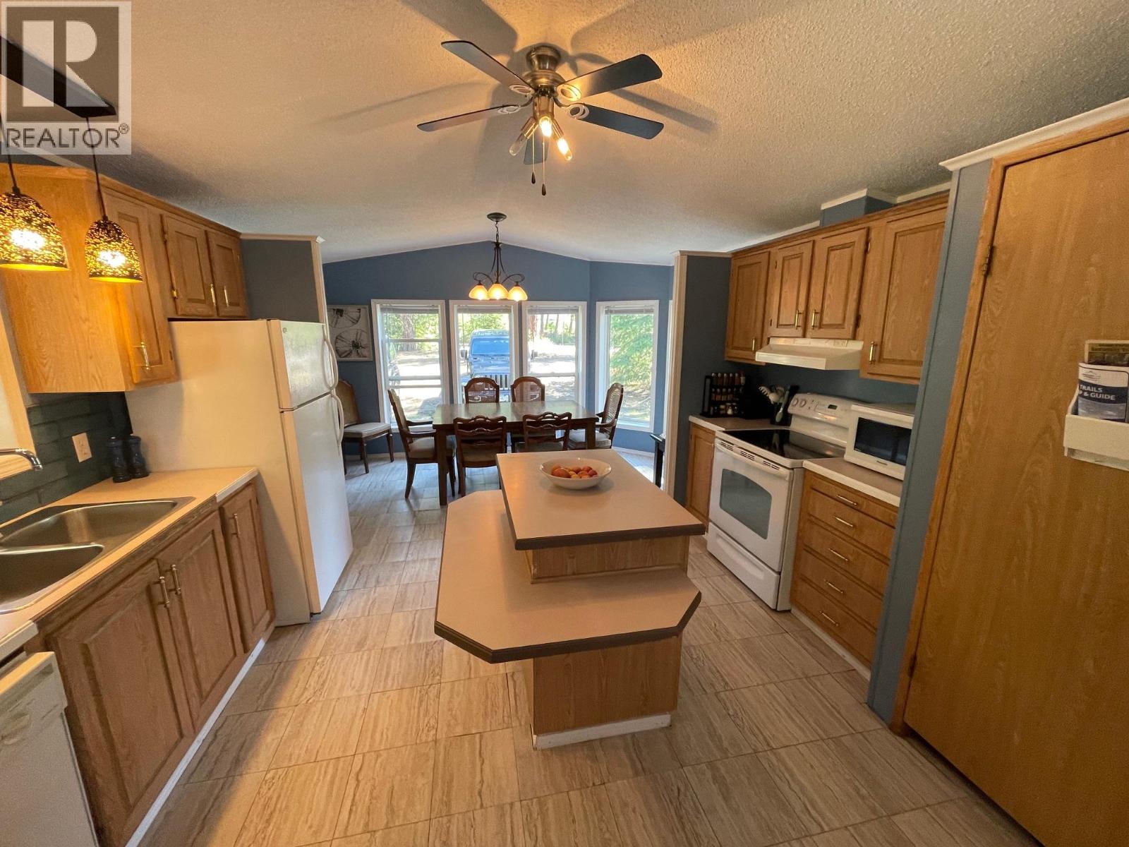 2021 Fife Road, Christina Lake, British Columbia  V0H 1E3 - Photo 6 - 10360289