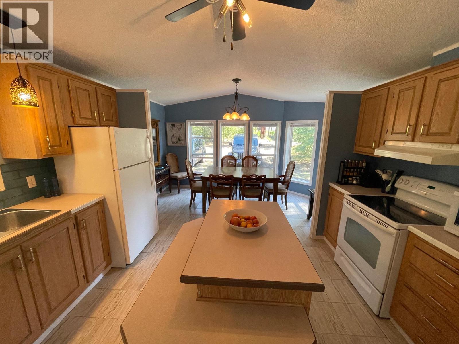 2021 Fife Road, Christina Lake, British Columbia  V0H 1E3 - Photo 7 - 10360289