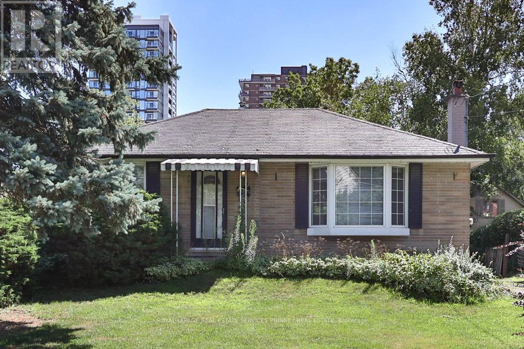 72 Oriole Avenue, Mississauga, Ontario  L5G 1V2 - Photo 1 - W12359969