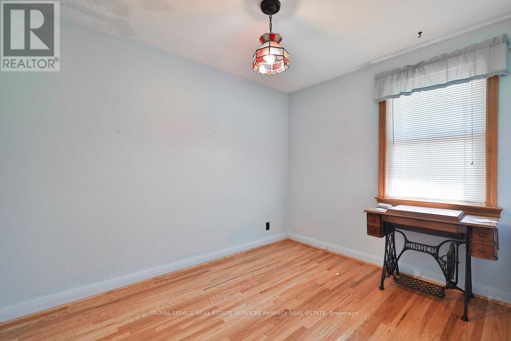 72 Oriole Avenue, Mississauga, Ontario  L5G 1V2 - Photo 12 - W12359969
