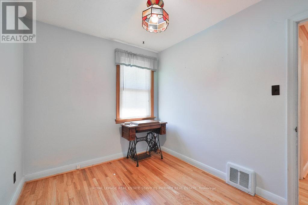 72 Oriole Avenue, Mississauga, Ontario  L5G 1V2 - Photo 13 - W12359969