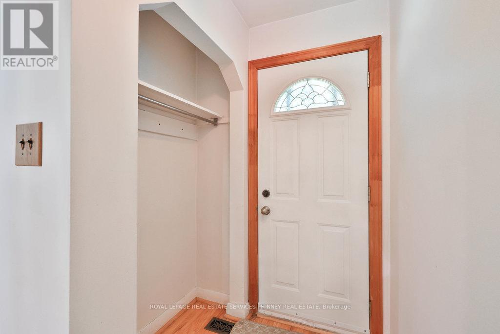 72 Oriole Avenue, Mississauga, Ontario  L5G 1V2 - Photo 2 - W12359969