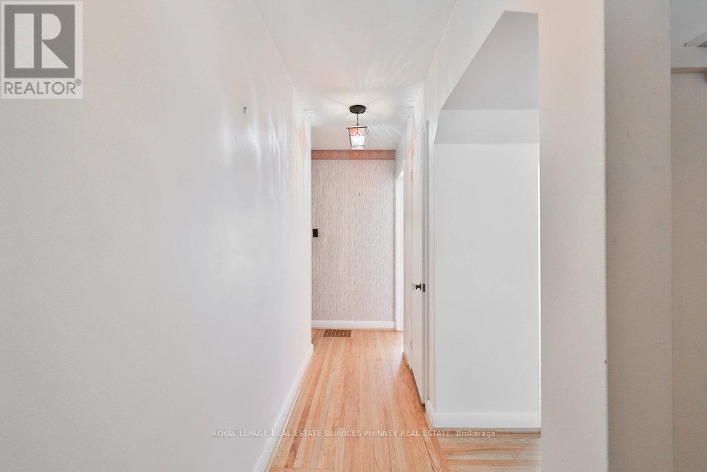 72 Oriole Avenue, Mississauga, Ontario  L5G 1V2 - Photo 3 - W12359969