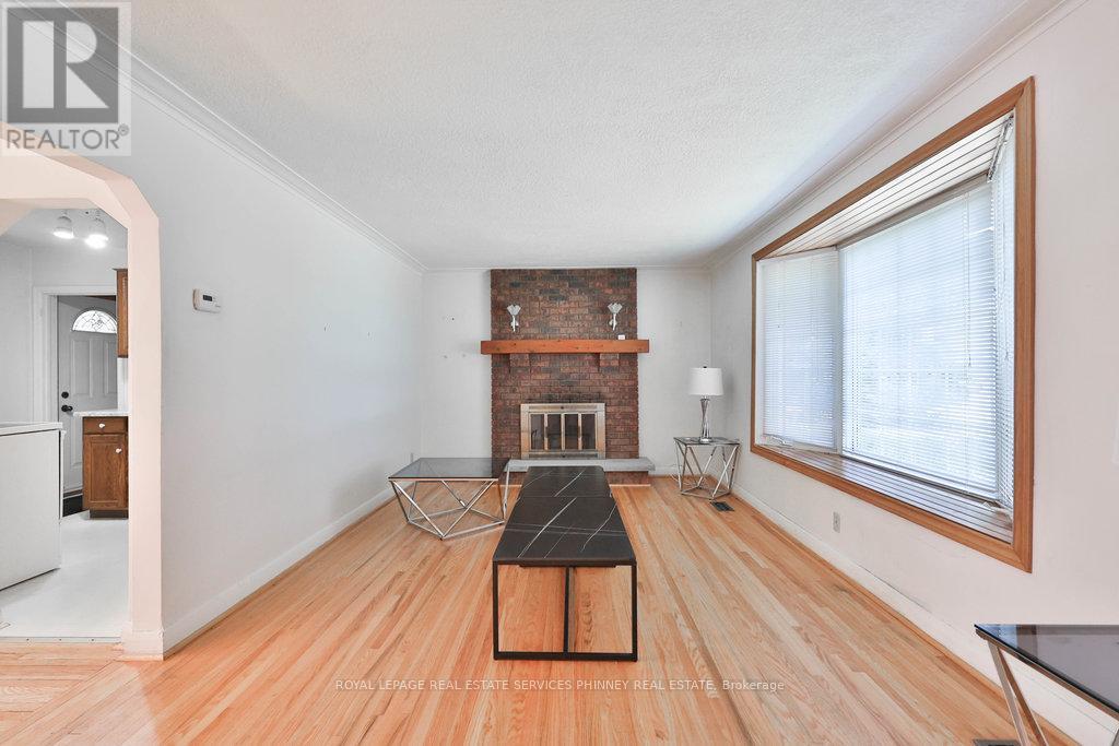 72 Oriole Avenue, Mississauga, Ontario  L5G 1V2 - Photo 4 - W12359969
