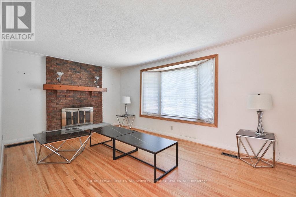72 Oriole Avenue, Mississauga, Ontario  L5G 1V2 - Photo 5 - W12359969