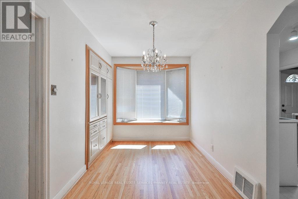 72 Oriole Avenue, Mississauga, Ontario  L5G 1V2 - Photo 6 - W12359969