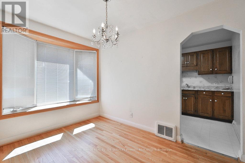 72 Oriole Avenue, Mississauga, Ontario  L5G 1V2 - Photo 7 - W12359969