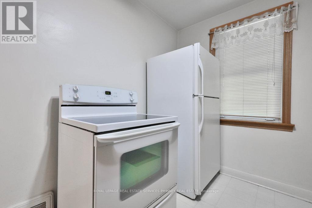 72 Oriole Avenue, Mississauga, Ontario  L5G 1V2 - Photo 9 - W12359969