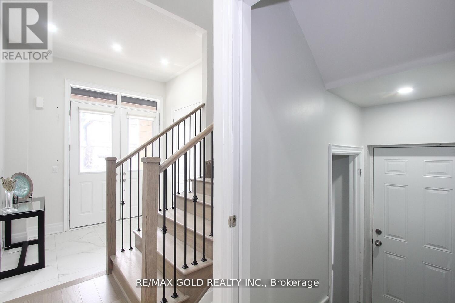 23 Gatherwood Terrace, Caledon, Ontario  L7C 1Z9 - Photo 6 - W12360029