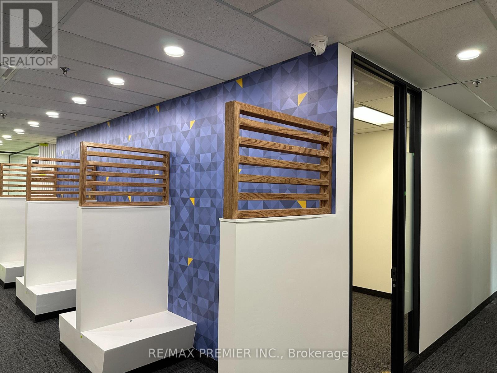 200-33 - 350 Burnhamthorpe Road W, Mississauga, Ontario  L5B 3J1 - Photo 12 - W12360052