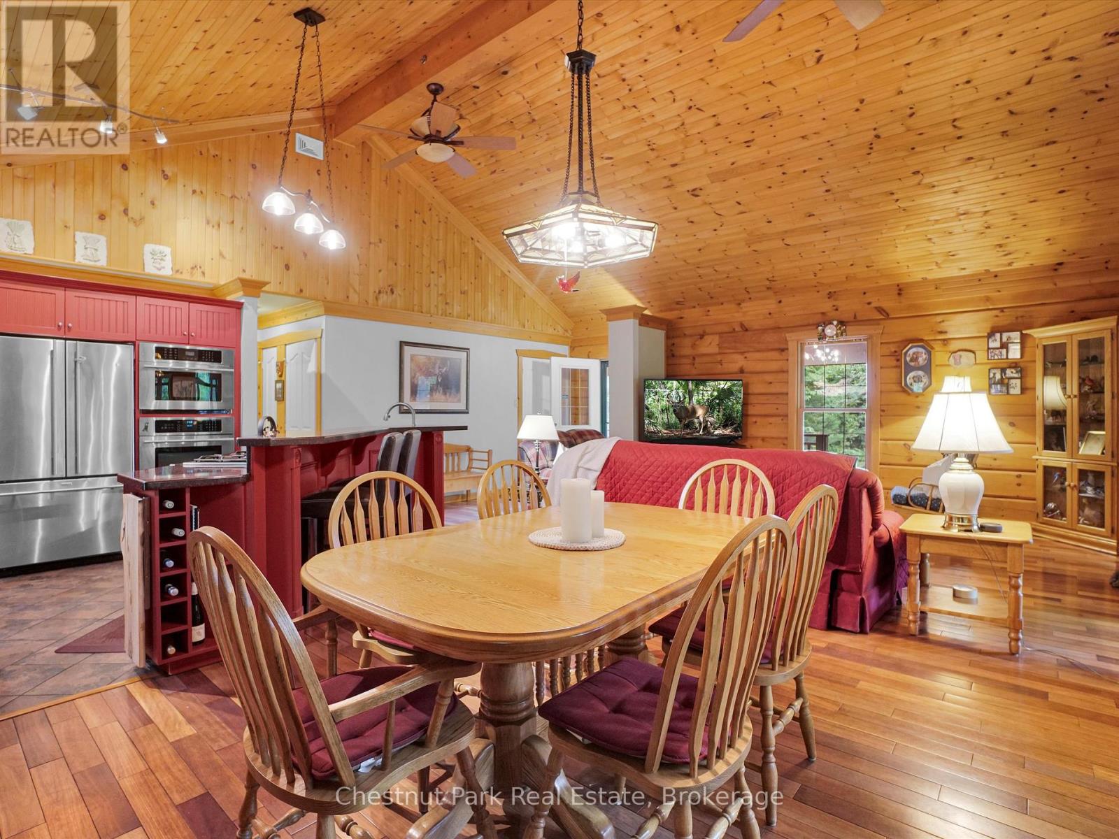 1300 Dickie Lake Road W, Lake Of Bays, Ontario  P0B 1A0 - Photo 10 - X12360094