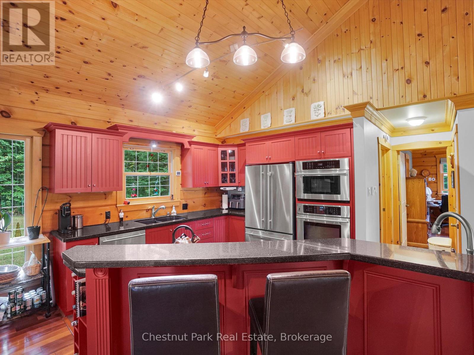 1300 Dickie Lake Road W, Lake Of Bays, Ontario  P0B 1A0 - Photo 11 - X12360094