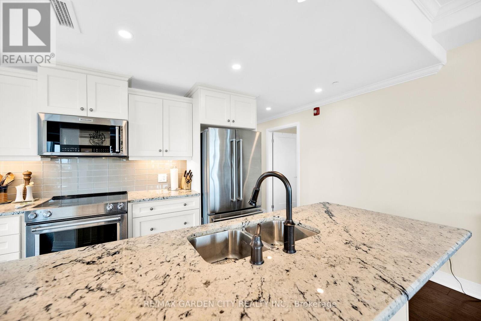 408 - 10 Concord Place, Grimsby, Ontario  L3M 0G6 - Photo 13 - X12360068