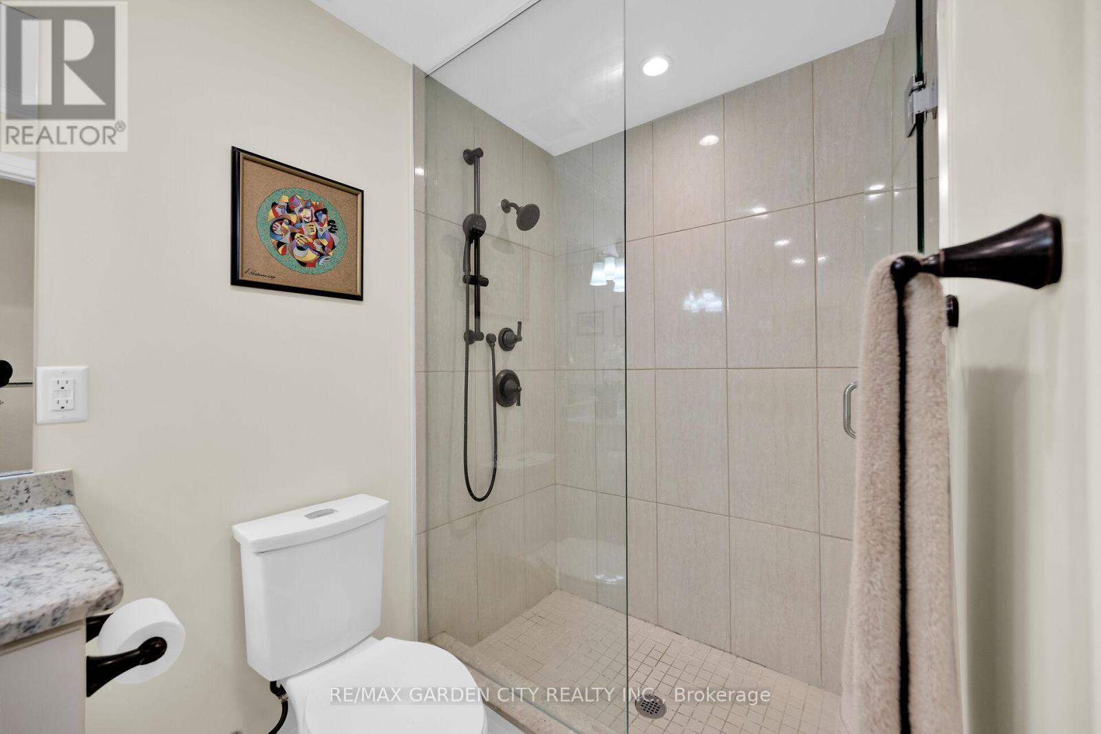 408 - 10 Concord Place, Grimsby, Ontario  L3M 0G6 - Photo 32 - X12360068