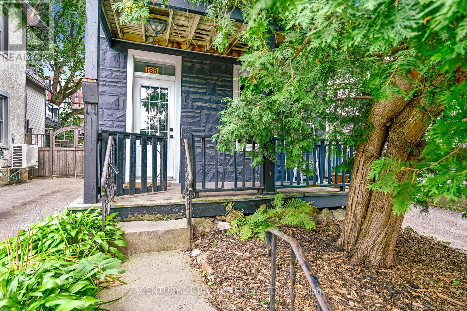 188 Armstrong Street, Ottawa, Ontario  K1Y 4E2 - Photo 2 - X12360130
