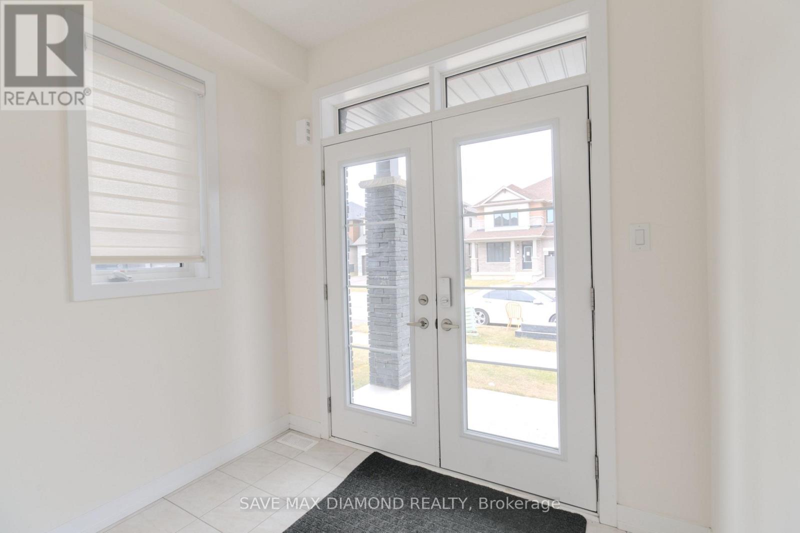 92 Monteith Drive, Brantford, Ontario  N3T 0V8 - Photo 3 - X12342729