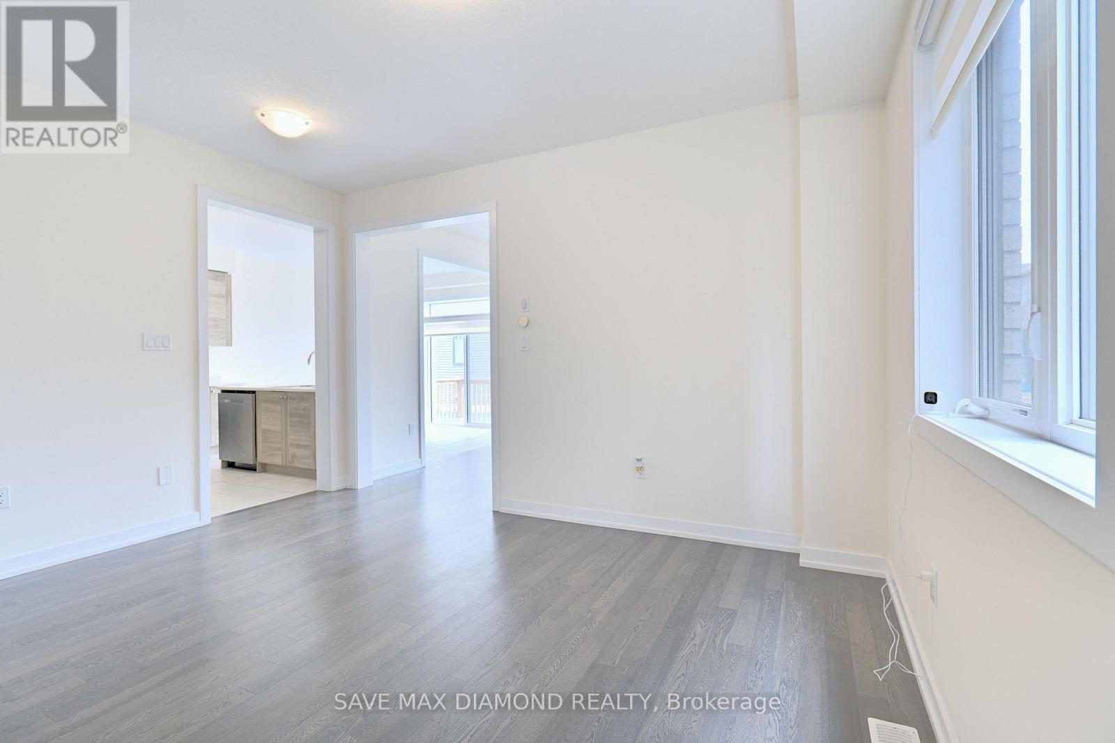 92 Monteith Drive, Brantford, Ontario  N3T 0V8 - Photo 4 - X12342729
