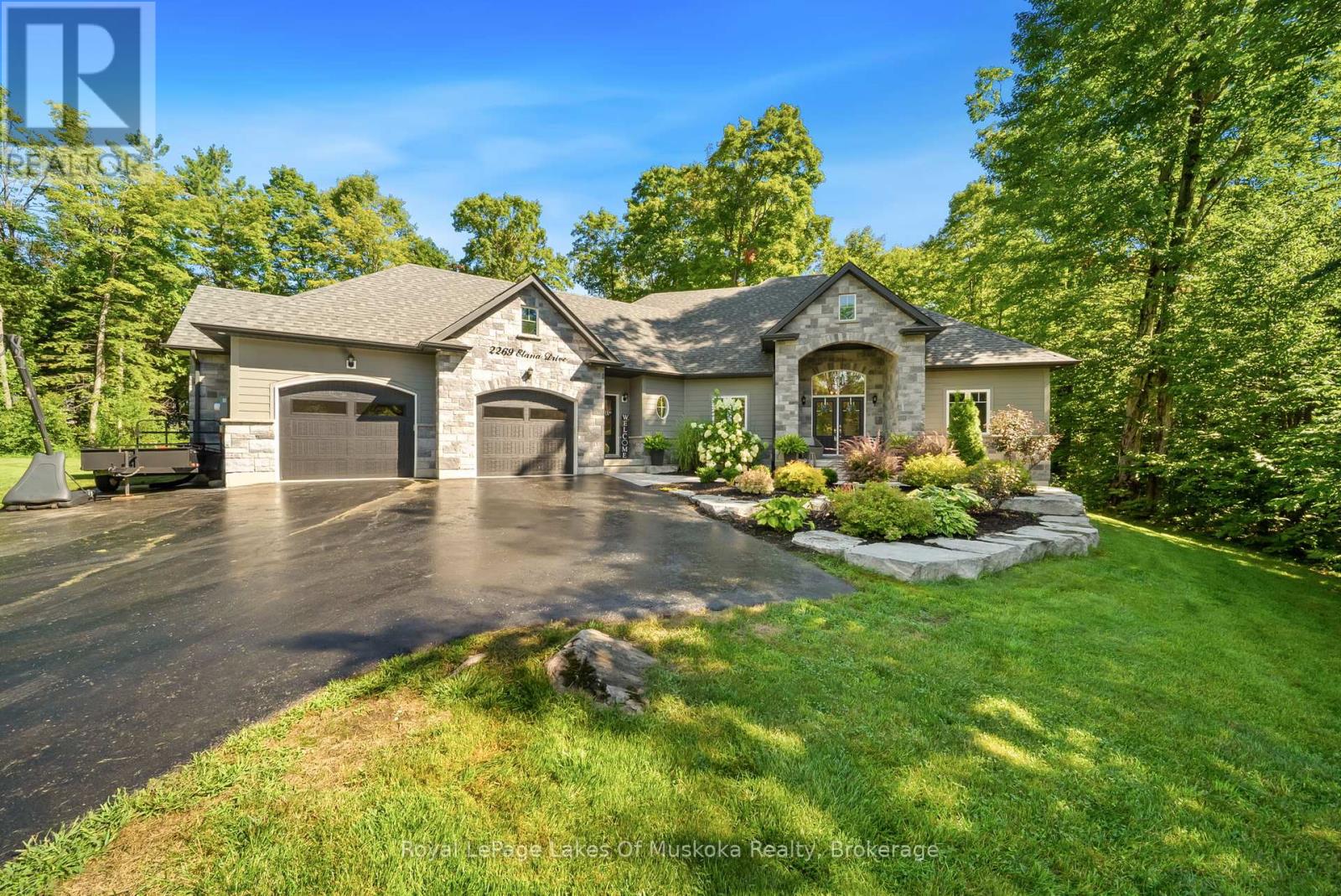 2269 Elana Drive, Severn, Ontario L3V 0C1 - Photo 1 - S12360082