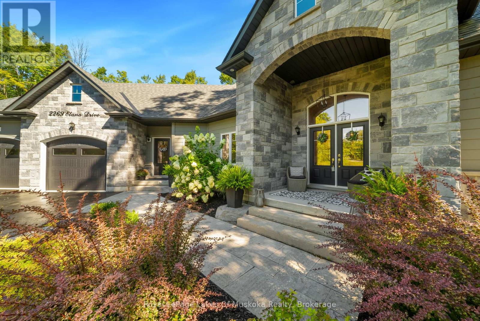 2269 Elana Drive, Severn, Ontario L3V 0C1 - Photo 2 - S12360082