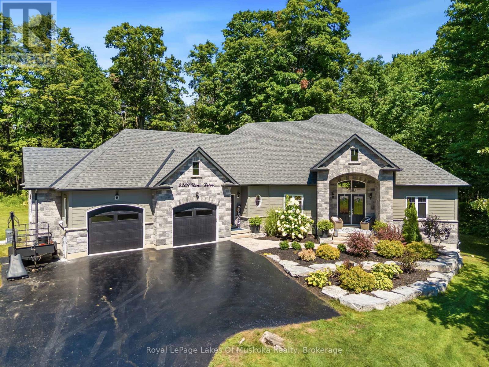 2269 Elana Drive, Severn, Ontario L3V 0C1 - Photo 3 - S12360082