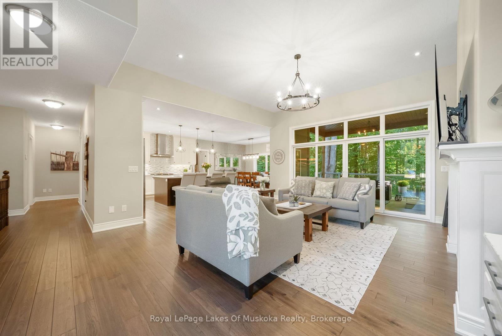 2269 Elana Drive, Severn, Ontario L3V 0C1 - Photo 6 - S12360082