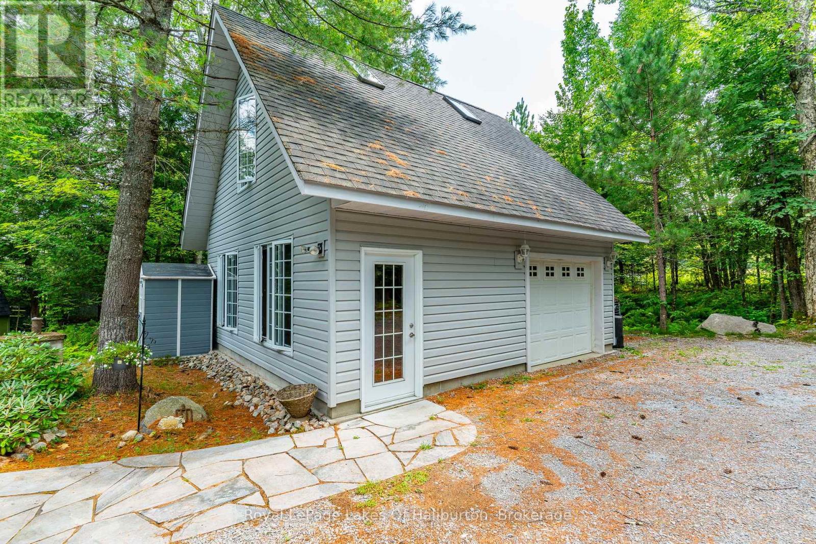 1049 Ninatigo Lane, Algonquin Highlands (Stanhope), Ontario  K0M 1S0 - Photo 32 - X12357974