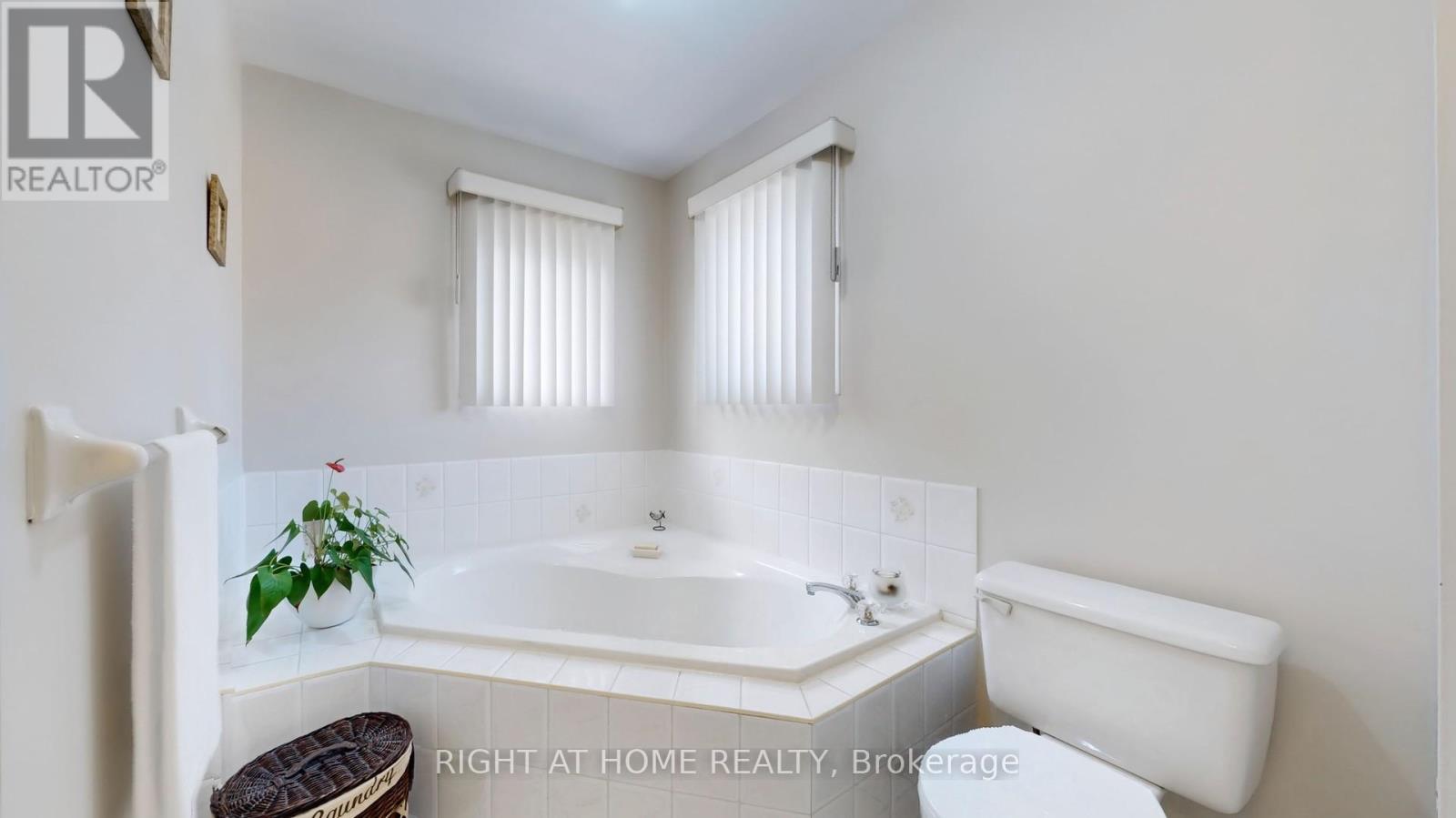 102 Mullis Crescent, Brampton, Ontario  L6Y 4T1 - Photo 25 - W12334754